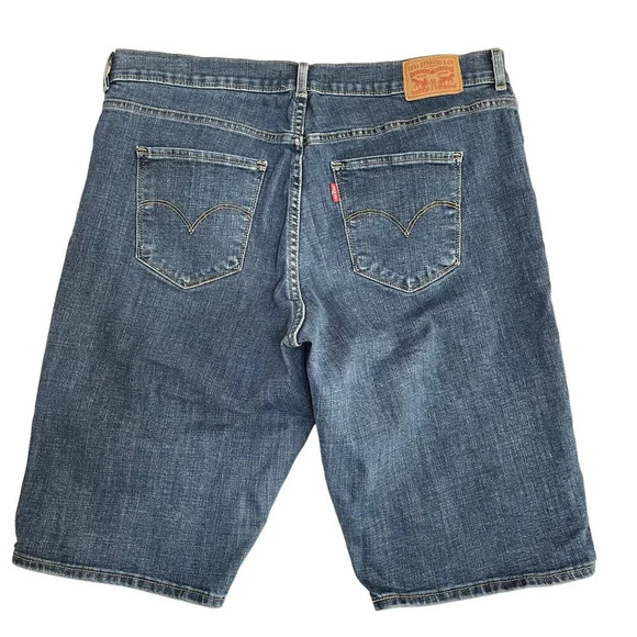 Levis Classic Mid Rise Stretch Bermuda Jean Shorts Size 33 Waist 35 - Picture 2 of 8